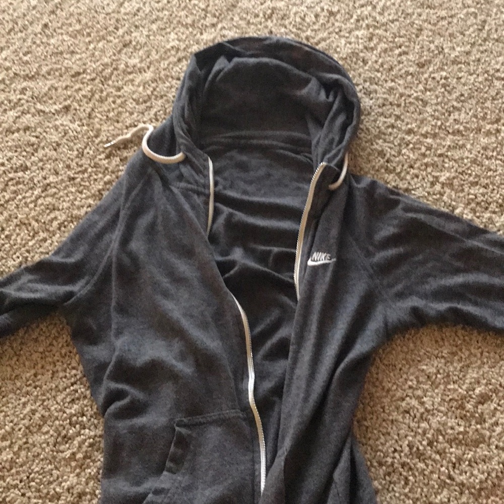 NIKE SWEATER (broken zipper)